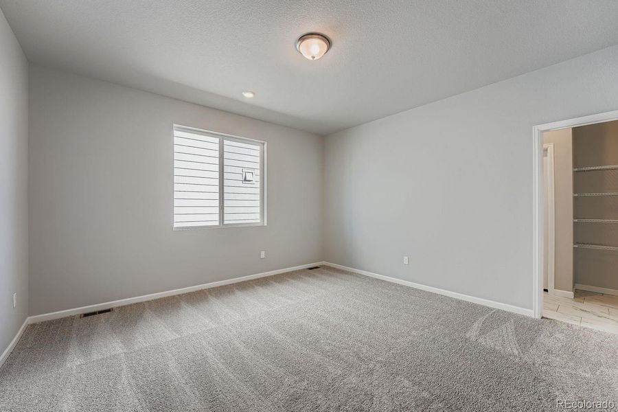 Spacious, unfurnished interior of a new home in Wolf Creek Run, Strasburg (Image 16).