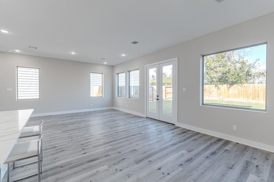 Spacious, unfurnished interior of a new home in , Houston (Image 30).