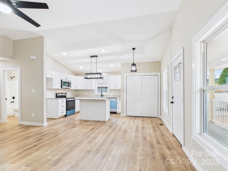 Spacious, unfurnished interior of a new home in , Valdese (Image 23). Spacious, unfurnished interior of a new home in , Valdese (Image 23).
