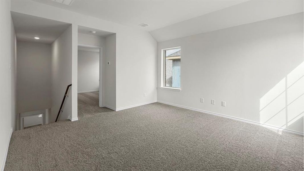 Spacious, unfurnished interior of a new home in Creekside Ranch, Blue Ridge (Image 32).