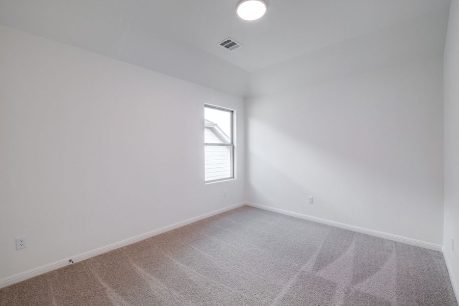 Spacious, unfurnished interior of a new home in Trinity Ranch, Elgin (Image 27).