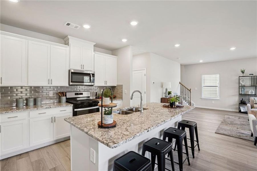 Furnished interior view inside a new home in Ivey Township, Dallas (Image 7).