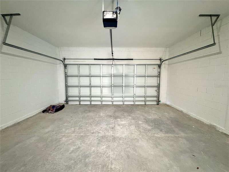 Spacious, unfurnished interior of a new home in , Citrus Springs (Image 19).