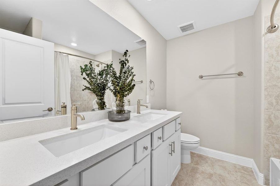 Second Bath with 2 sinks