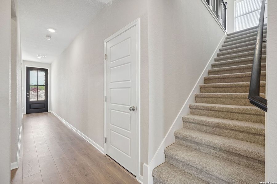 Spacious, unfurnished interior of a new home in Remington Ranch, San Antonio (Image 45).