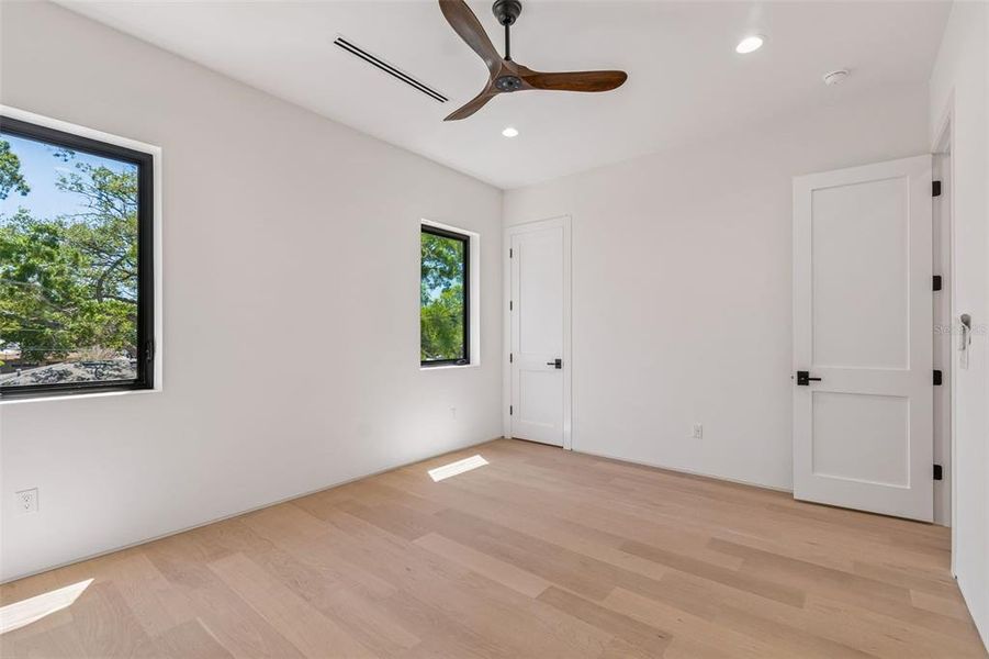Spacious, unfurnished interior of a new home in , Tampa (Image 59).