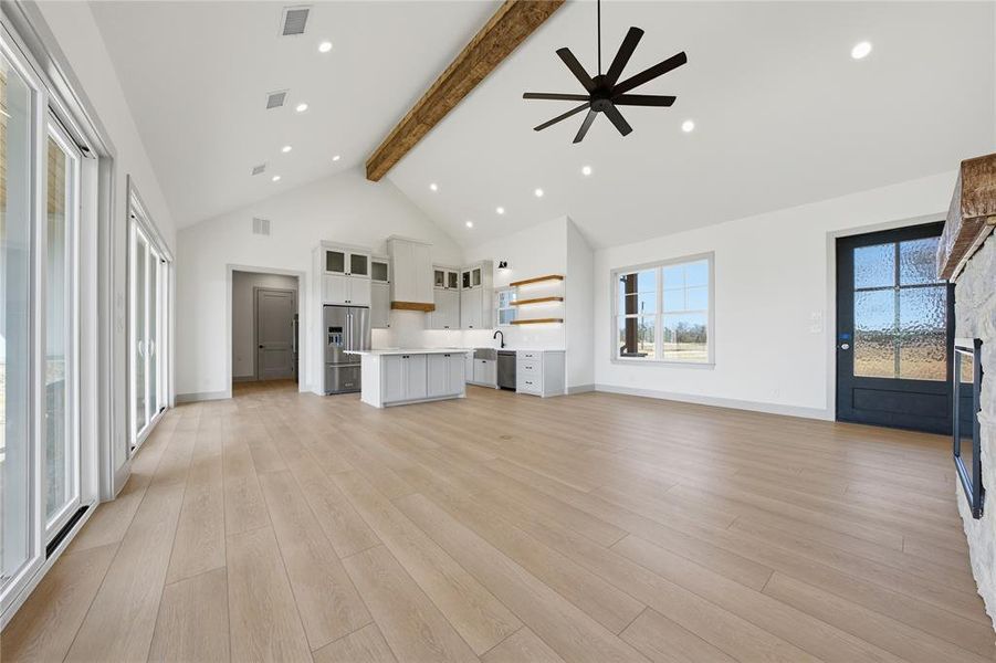 Spacious, unfurnished interior of a new home in , Mabank (Image 14). Spacious, unfurnished interior of a new home in , Mabank (Image 14).