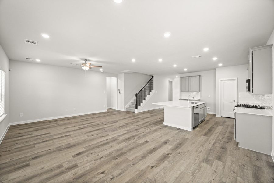 Spacious, unfurnished interior of a new home in Sunterra, Katy (Image 26).