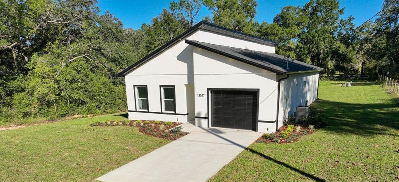 Front exterior of a new home in , Dunnellon, FL, highlighting curb appeal (Image 20).