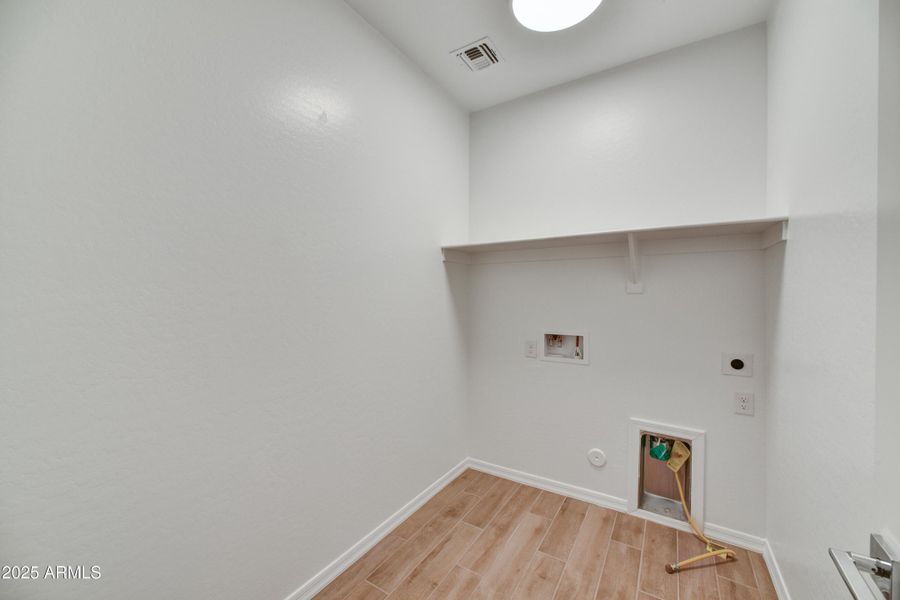 06-Laundry Room 06-Laundry Room