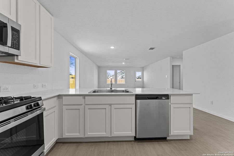 Furnished interior view inside a new home in Friendship Oaks, Fredericksburg (Image 5).