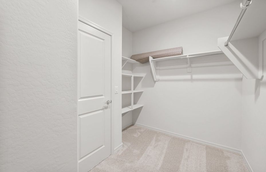 Spacious, unfurnished interior of a new home in Alamar, Avondale (Image 22).