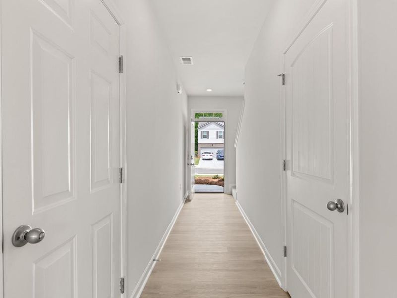 Spacious, unfurnished interior of a new home in Oakleigh Glen, Dallas (Image 13).