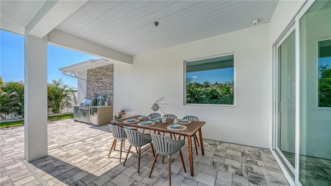 Exterior details and patio area of a home in , Bradenton (Image 35).