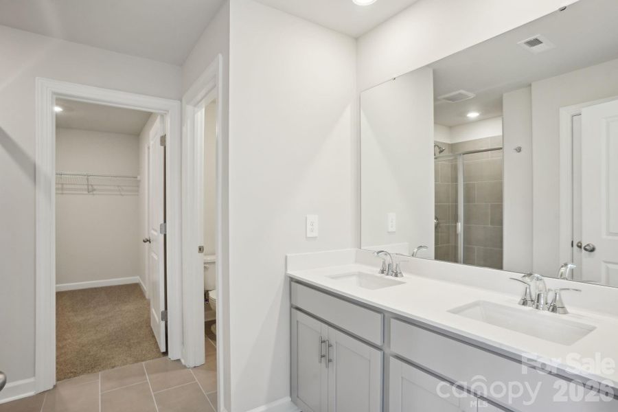 Photo is not of the actual home, but is an inspirational photo of builder’s model home and may depict options, furnishings, and/or decorator features that are not included Photo is not of the actual home, but is an inspirational photo of builder’s model home and may depict options, furnishings, and/or decorator features that are not included