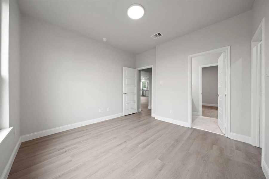 Spacious, unfurnished interior of a new home in , Greenville (Image 16).