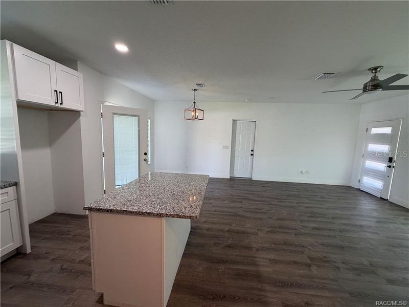 Spacious, unfurnished interior of a new home in , Citrus Springs (Image 24).