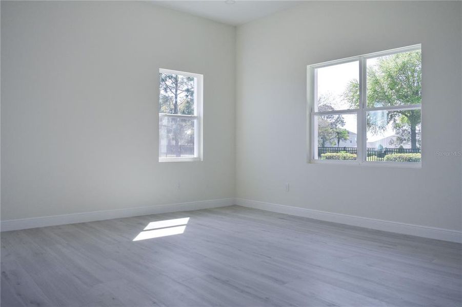 Spacious, unfurnished interior of a new home in , Lake Alfred (Image 34).