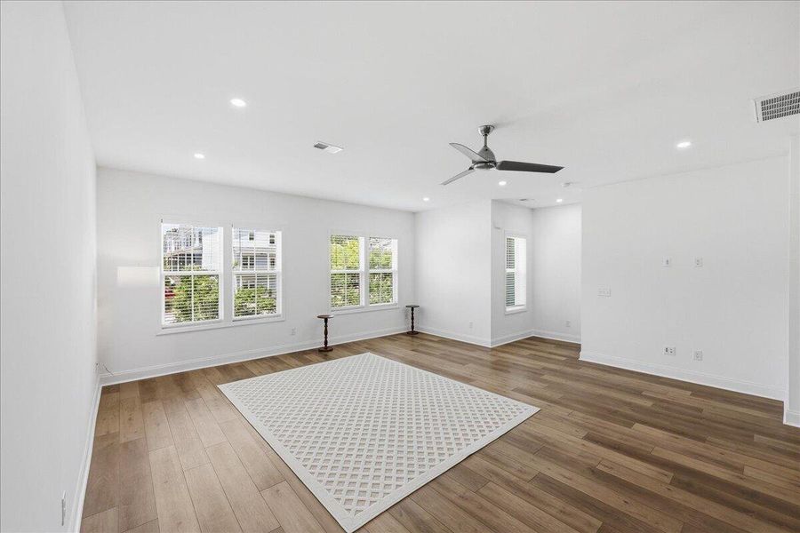 Spacious, unfurnished interior of a new home in , Summerville (Image 22).