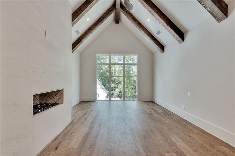 Spacious, unfurnished interior of a new home in , Alpharetta (Image 78).
