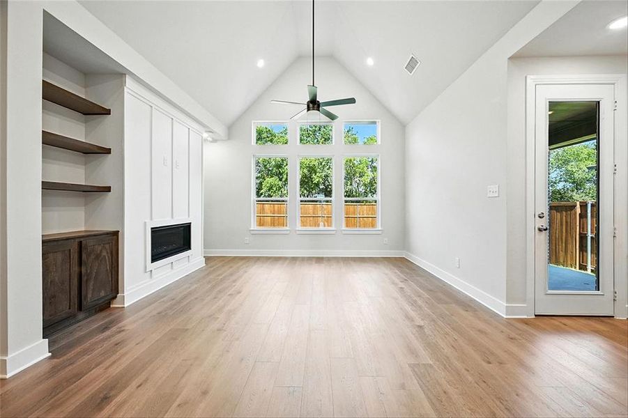 Spacious, unfurnished interior of a new home in Heritage Ranch: 50ft. lots, Sherman (Image 17). Spacious, unfurnished interior of a new home in Heritage Ranch: 50ft. lots, Sherman (Image 17).