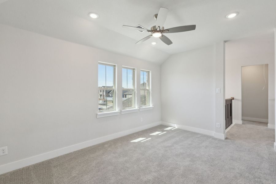 Spacious, unfurnished interior of a new home in Painted Tree Lakeside, McKinney (Image 29).