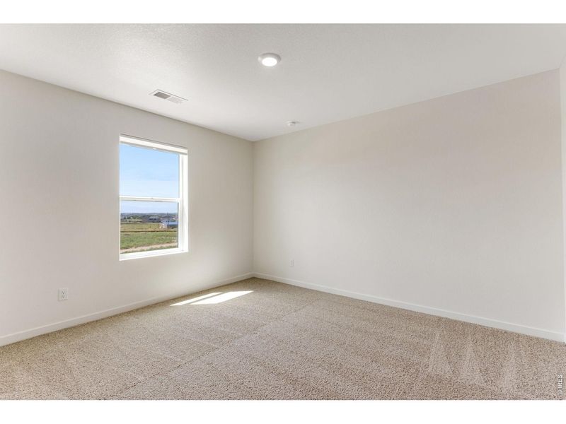 Spacious, unfurnished interior of a new home in Vista Meadows, Fort Lupton (Image 17).