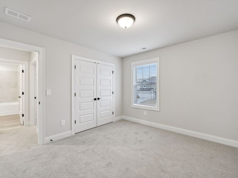 Spacious, unfurnished interior of a new home in Vines at Mill Creek - Estate Series, Braselton (Image 20).