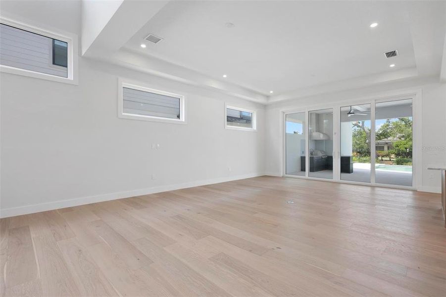 Spacious, unfurnished interior of a new home in , Sarasota (Image 22).