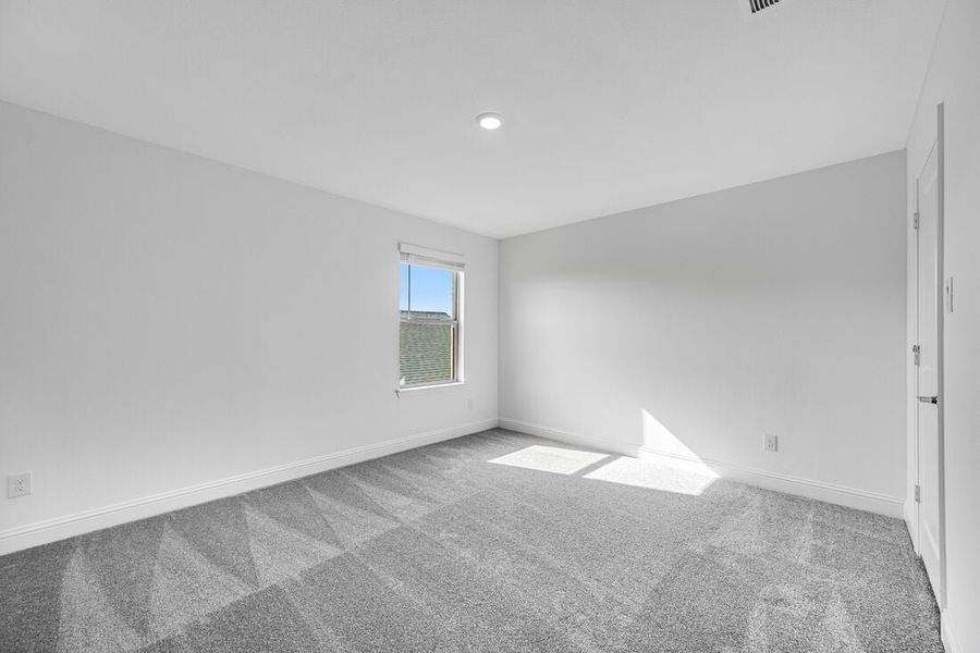 Representative unfurnished interior of a home built from the Lunaria by Taylor Morrison in Madero 50s, Fort Worth (Image 25).