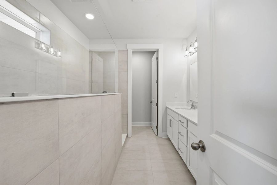 Similar Santorini floorplan. Features and finishes may vary. Similar Santorini floorplan. Features and finishes may vary.