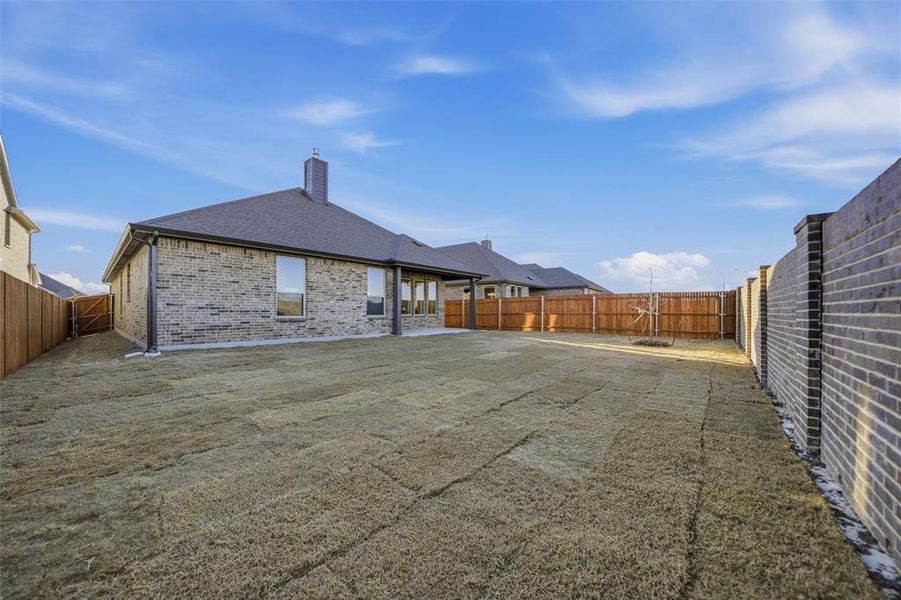 Exterior details and patio area of a home in Morningstar, Aledo (Image 25).