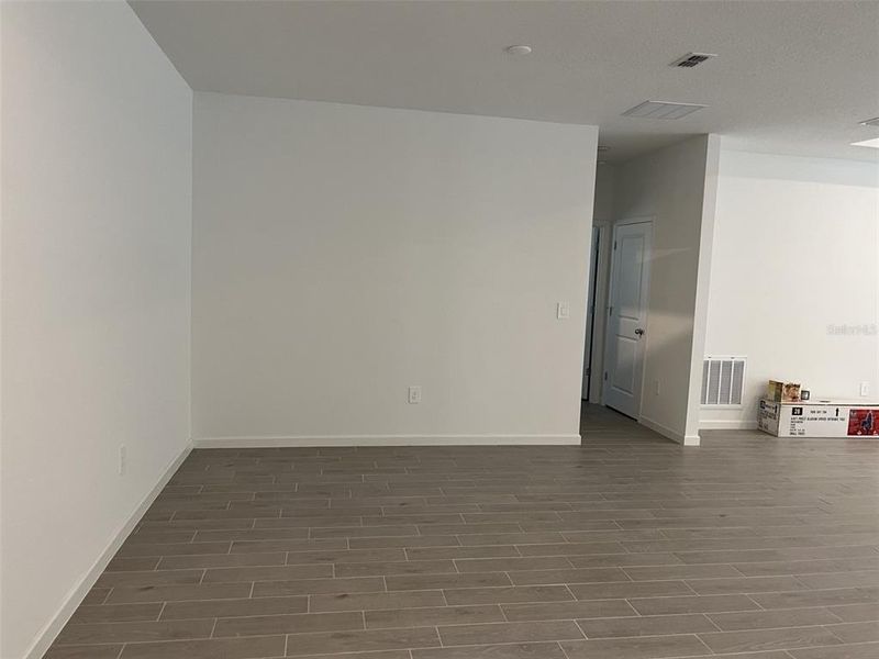 Spacious, unfurnished interior of a new home in Grand Park North, Dunnellon (Image 31).