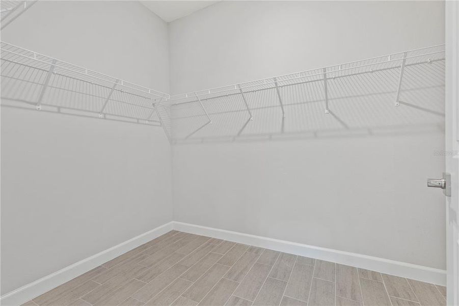 Spacious, unfurnished interior of a new home in , Cape Coral (Image 26).
