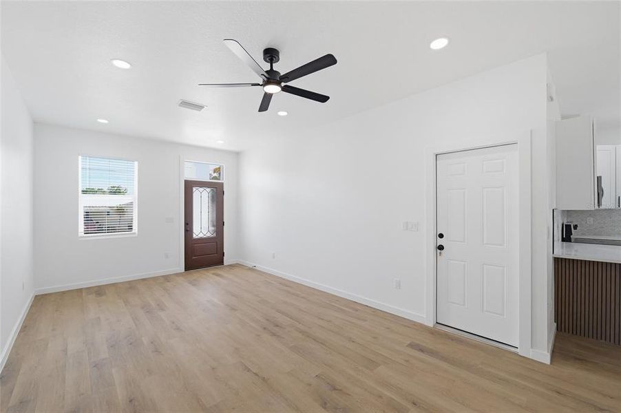 Spacious, unfurnished interior of a new home in , Dade City (Image 33).