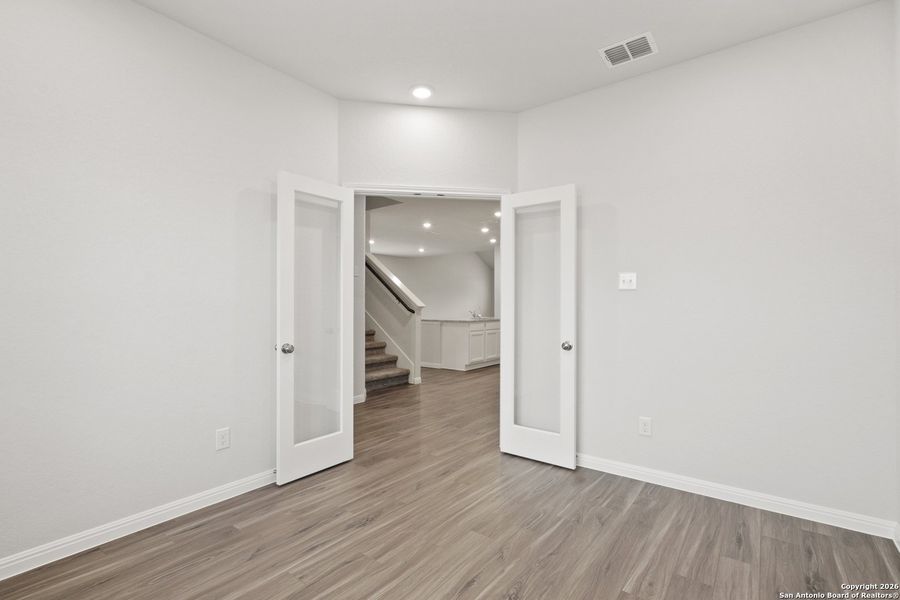 Spacious, unfurnished interior of a new home in Cinco Lakes, San Antonio (Image 22).