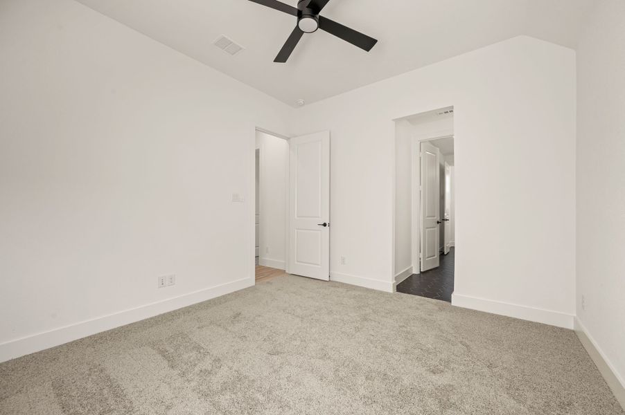 Spacious, unfurnished interior of a new home in NorthGlen, Haslet (Image 41).