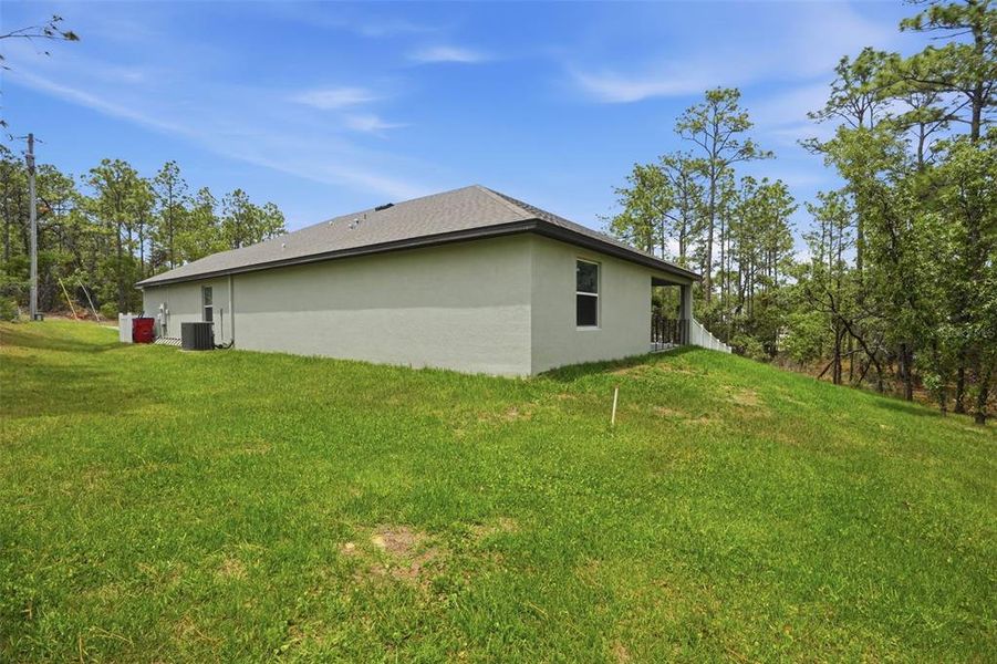 Exterior details and patio area of a home in , Homosassa (Image 32).