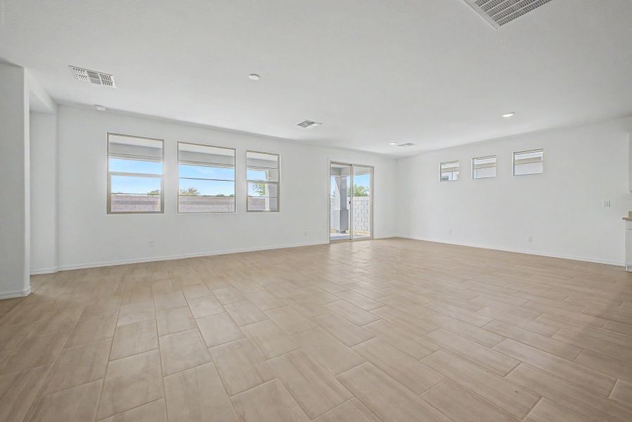 Spacious, unfurnished interior of a new home in Empire Pointe, Queen Creek (Image 9). Spacious, unfurnished interior of a new home in Empire Pointe, Queen Creek (Image 9).