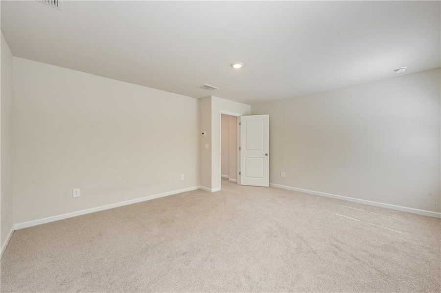 Spacious, unfurnished interior of a new home in Creekside at Oxford Park, Fairburn (Image 33).