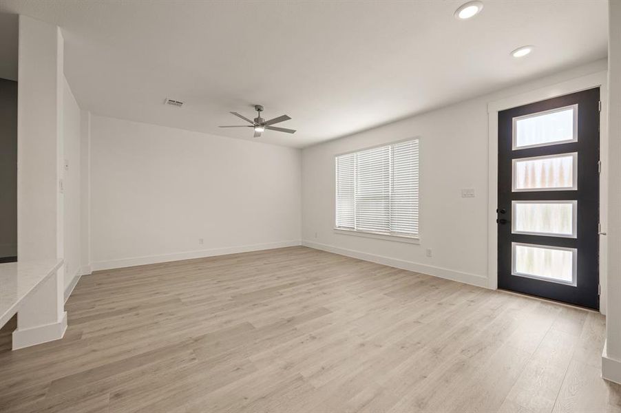 2544 Campden Mews-004