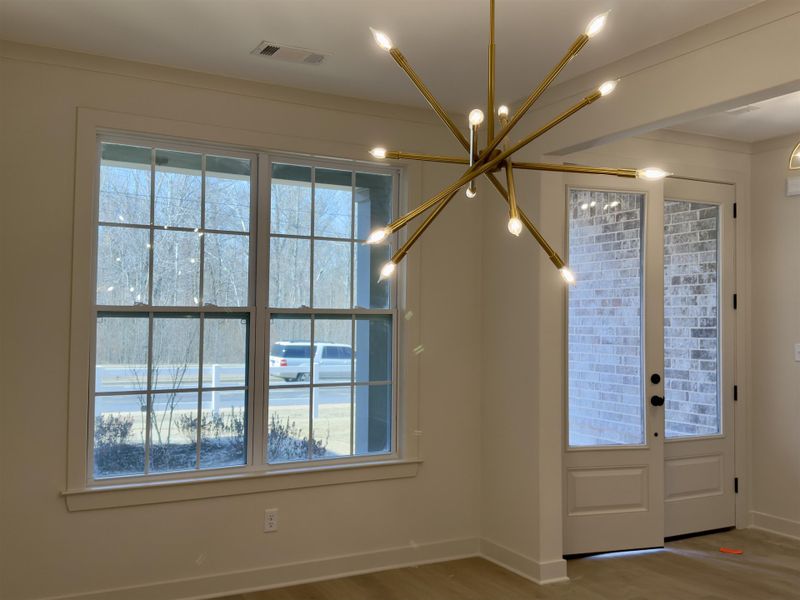 Spacious, unfurnished interior of a new home in White Oak, Arlington (Image 8).