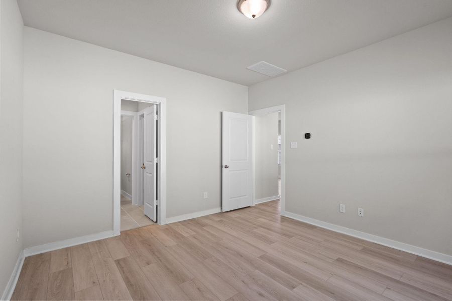Spacious, unfurnished interior of a new home in Westridge Cove, Conroe (Image 18).