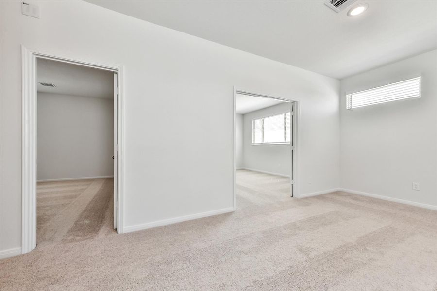 Spacious, unfurnished interior of a new home in Anderson Lakes, Houston (Image 15).