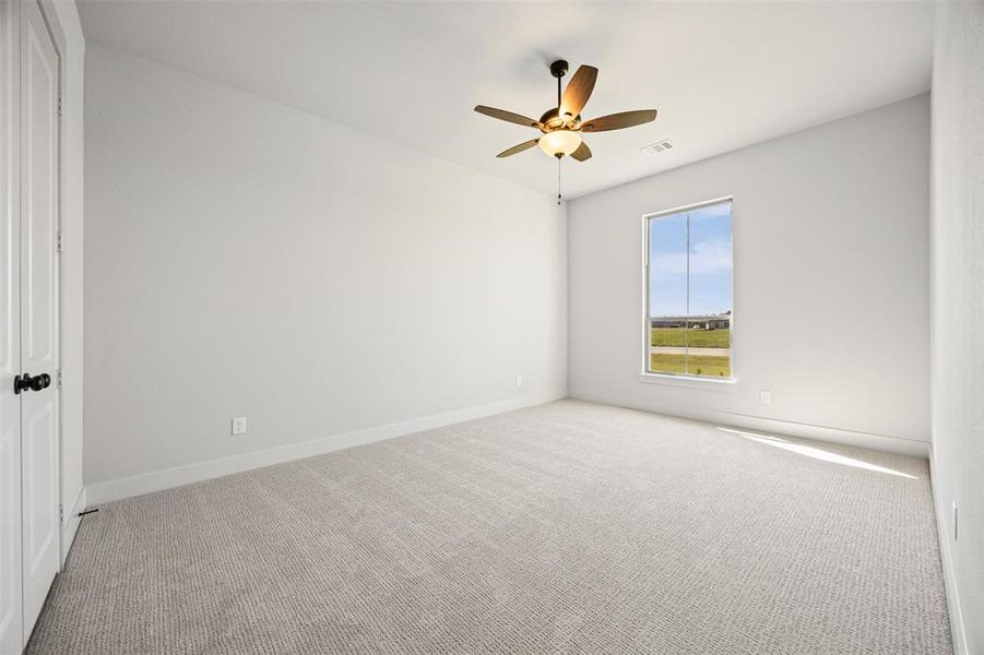 Spacious, unfurnished interior of a new home in Waterfall Ranch - 1 Acre Lots, Waxahachie (Image 23). Spacious, unfurnished interior of a new home in Waterfall Ranch - 1 Acre Lots, Waxahachie (Image 23).