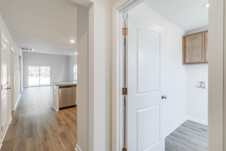 Spacious, unfurnished interior of a new home in Bluefield, Lexington (Image 15).