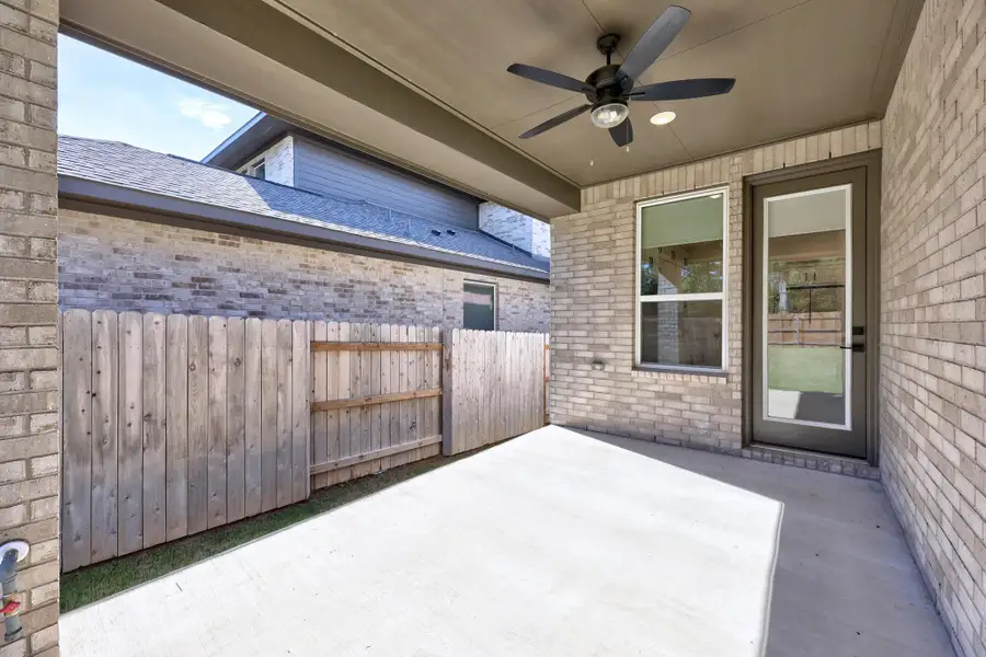 View of patio / terrace with ceiling fan