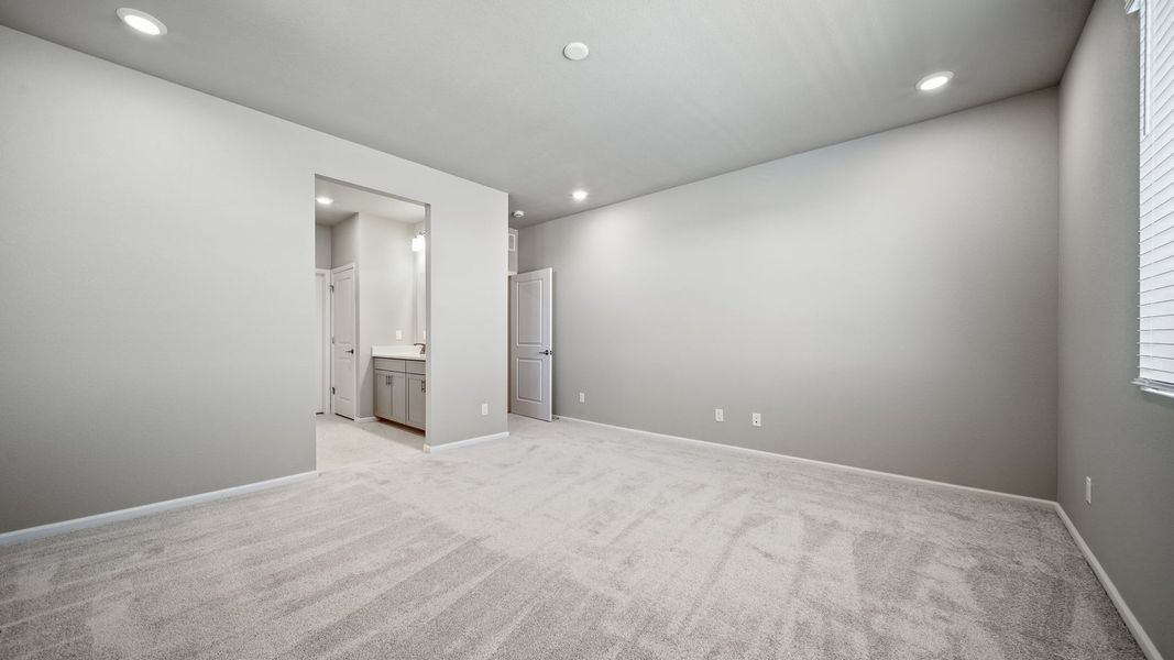 Spacious, unfurnished interior of a new home in Reunion, Commerce City (Image 20). Spacious, unfurnished interior of a new home in Reunion, Commerce City (Image 20).
