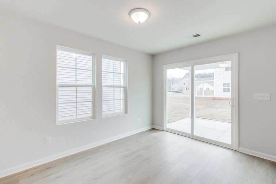 Spacious, unfurnished interior of a new home in Bluefield, Lexington (Image 13).