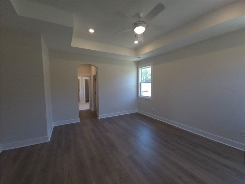 Spacious, unfurnished interior of a new home in Saratoga Oaks, Williamston (Image 12).